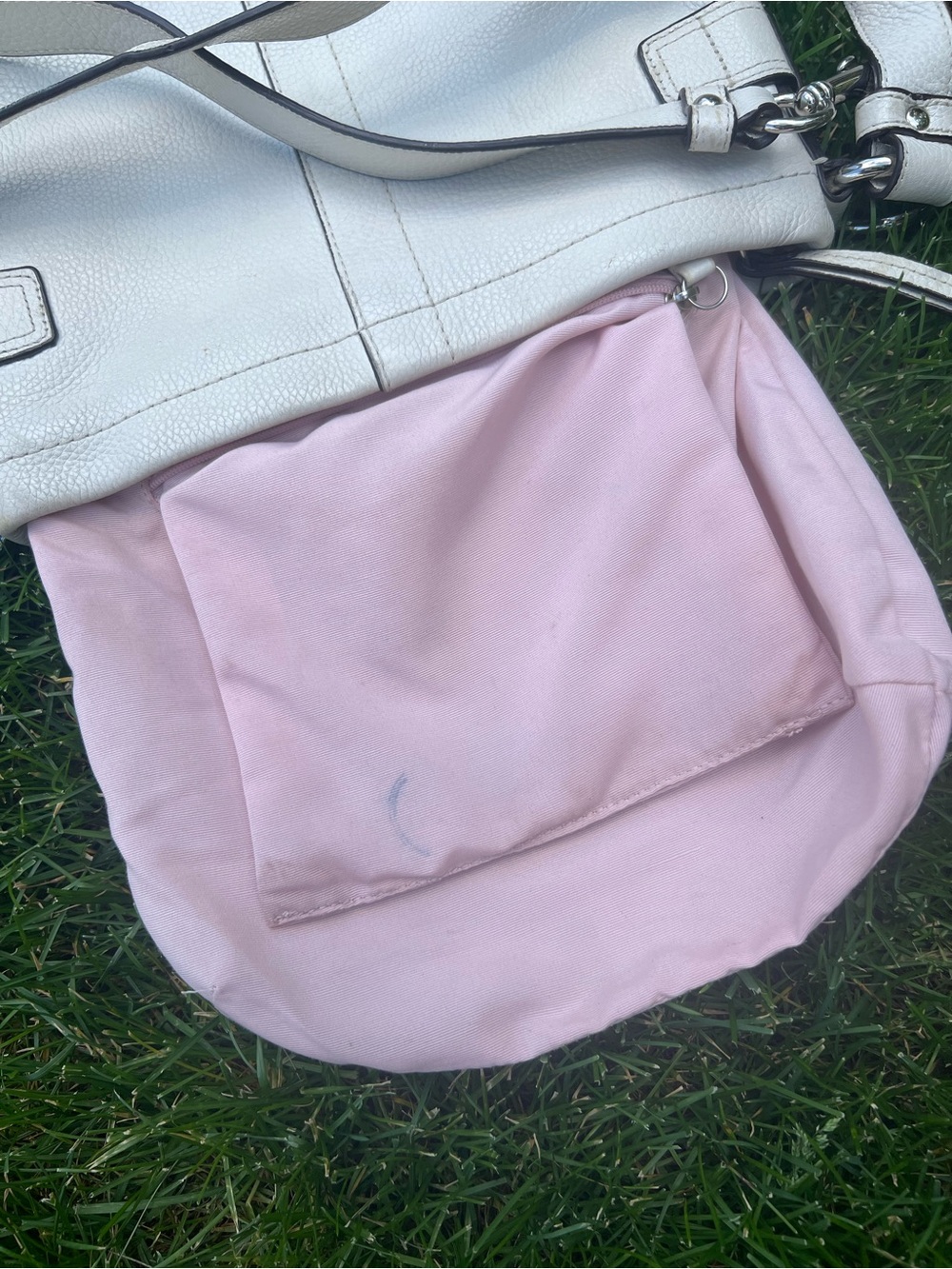 COACH White Leather Shoulder Bag with Chain Detail - Picture 8 of 13